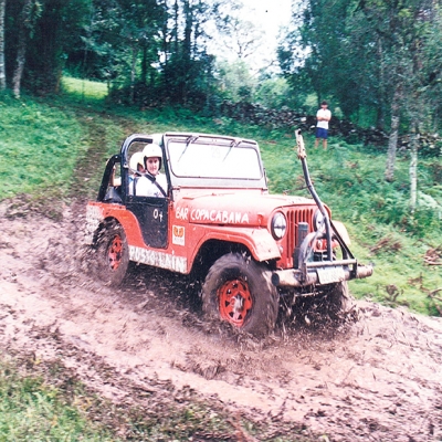 No dia 4 de março de 1995, ocorreu a 1ª etapa do Circuito Serrano de Jeep Raid em Flores da Cunha. No total, 57 jeeps participaram da competição que aconteceu em meio aos parreirais e incluiu a travessia do Rio das Antas através da balsa. Nesse dia, os jipeiros viveram momentos de muita emoção e aventura.
