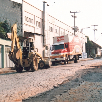 Em agosto de 1996, o trecho da Rua Dr. Montaury, entre as ruas Borges de Medeiros e Rio Branco, esquina com a Escola São Rafael, foi asfaltado. Durante a reforma, também foram trocadas as redes de água e esgoto.