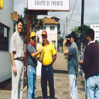 No dia 16 de dezembro de 1997 a produção do programa Clube Irmão Caminhoneiro Shell, da emissora Bandeirantes, esteve na cidade de Flores da Cunha gravando o quadro Serra Gaúcha, que foi ao ar no dia 11 de janeiro de 1998.