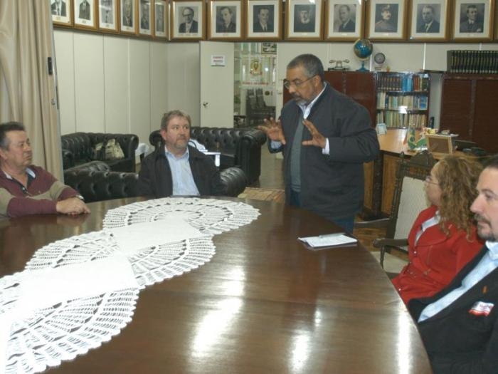 Paim, que tenta a reeleição, e Abgail, conversaram com o prefeito Heberle. - Fabiano Provin