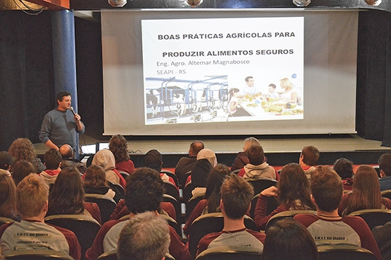 Atividade foi realizada no Espaço Cultural São José. - Bárbara Lipp/Prefeitura de FC/Divulgação