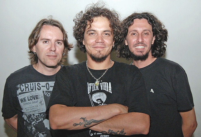 Os atuais integrantes da banda são Marceleza (vocal), Prata (guitarra) e Bruno Prieto (baixo) - Divulgação