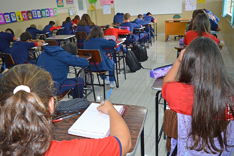 Na Escola Pedro Ceconello, em São Gotardo, mais de 120 alunos estão sem aulas de Português, Ciências e Religião. - Camila Baggio/O Florense