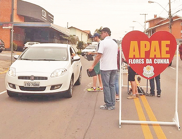 Voluntários abordaram motoristas em pontos de Flores da Cunha e Nova Pádua. - Divulgação