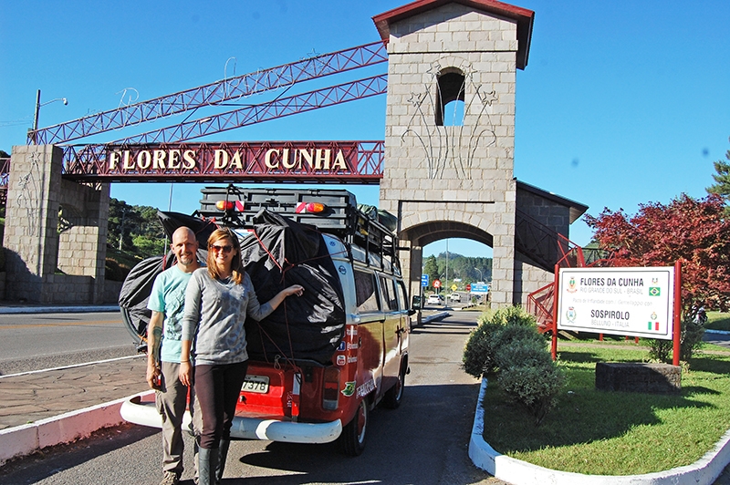 Casal Hugo Maiori e Thaisa passaram por Flores da Cunha antes de seguirem para os Estados Unidos. - Antonio Coloda/O Florense