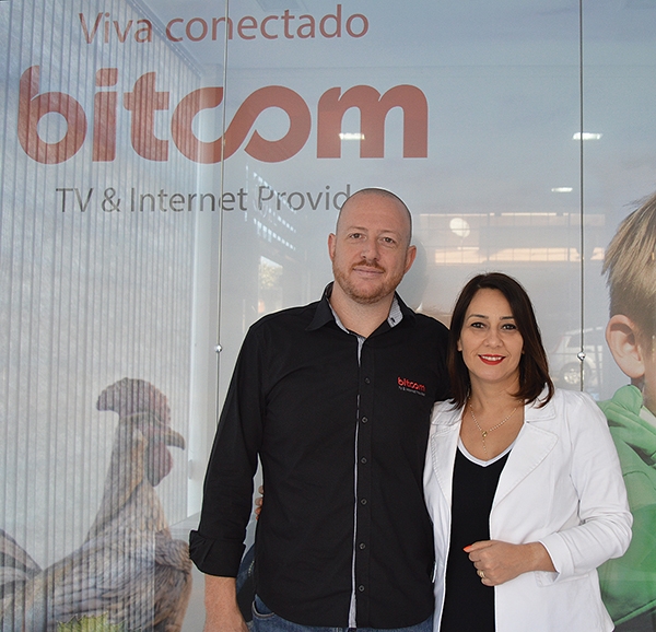Os franqueados da Bitcom Fábio e Carmen Basso. - Maria Claudia Barcellos/OF