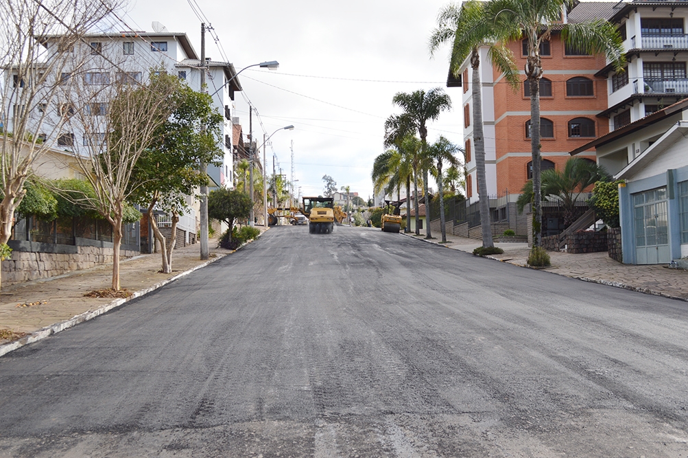 Rua Heitor Curra recebe pavimentação. - Prefeitura de Flores da Cunha/Divulgação