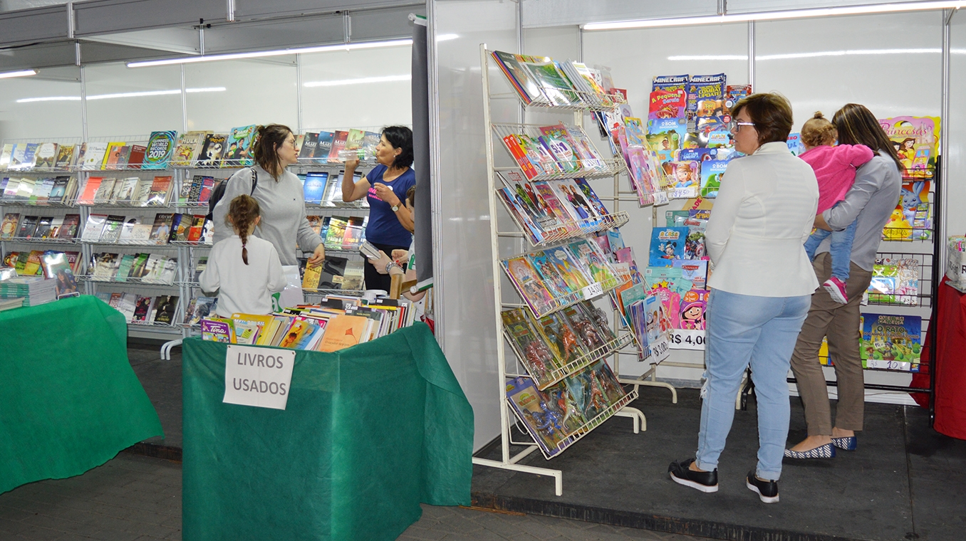 Quatro livrarias estão presentes na feira florense. - Gabriela Fiorio