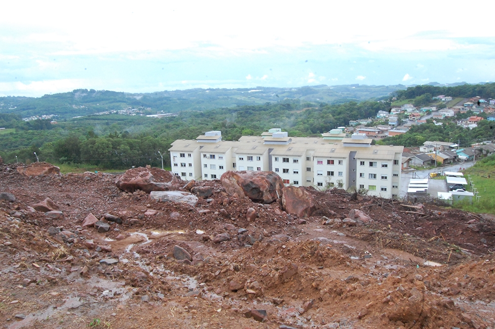 A construção das 144 unidades habitacionais do Residencial João XXIII, no bairro União, está com 80% dos trabalhos de terraplenagem concluídos. - Antonio Coloda