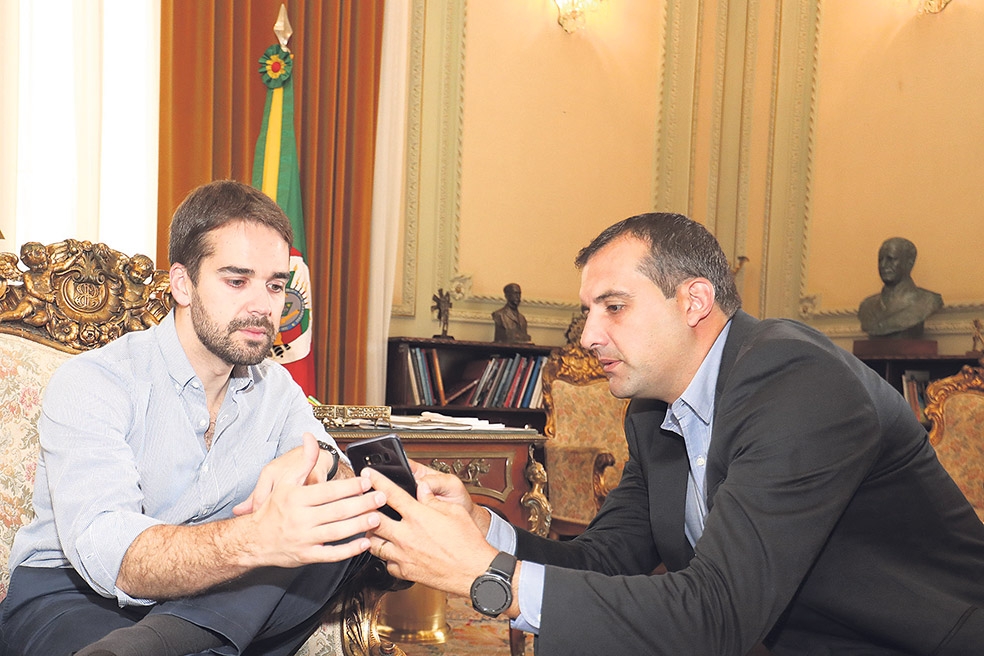 Governador Eduardo Leite com o prefeito Ronaldo Boniatti - Divulgação
