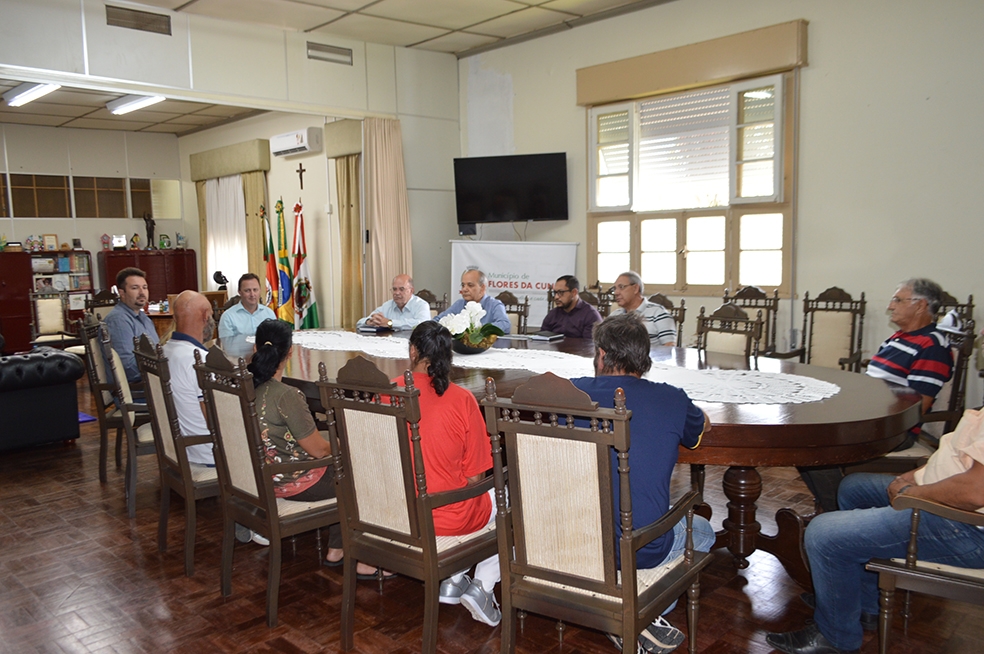 Reunião ocorreu no gabinete do prefeito. - Prefeitura FC/Divulgação