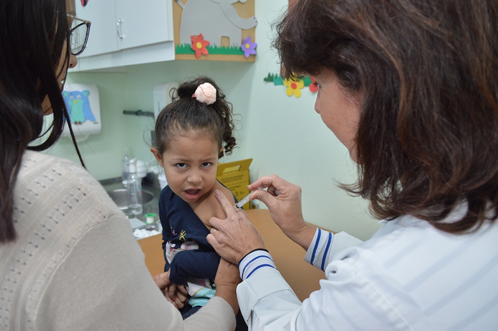 Crianças até seis anos devem receber a vacina. - Prefeitura FC/Divulgação
