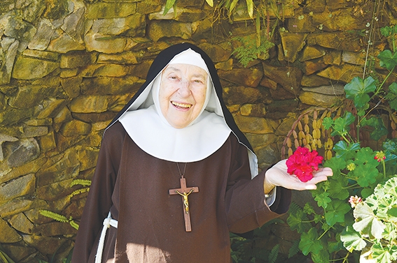 Aos 89 anos, Irmã Maria Bernarda de Cristo Rei recebe o título de ‘Cidadã Florense’. - Gabriela Fiorio