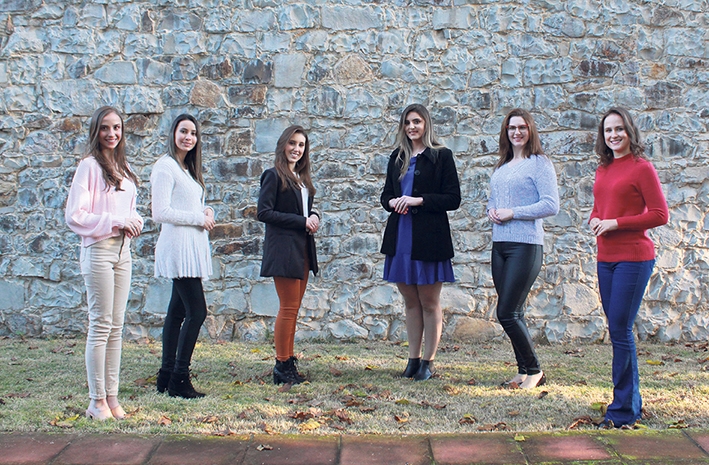 As seis candidatas (da esquerda para a direita): Andressa Manosso, Érica Facchi, Giovana Andreazza, Kátia Smiderle, Luana Molon e  Marília Cagnin. - Fecouva/ Divulgação