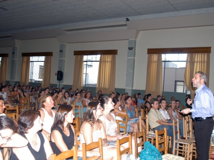 Cerca de 280 professores assistiram às palestras sobre educação. - Danúbia Otobelli