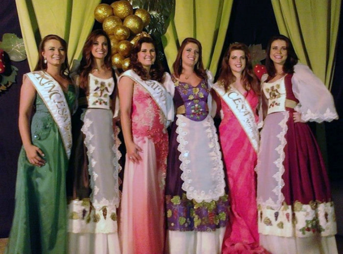 Da esquerda para a direita: Thaísa Scopel, Camila Baggio, Tailine Molon, Caroline Scopel, Caren Molon e Aline Vanzin. - Divulgação