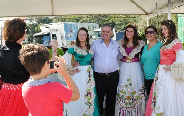 Rainha Tailine e princesas Caren e Thaísa estiveram em Nova Petrópolis. - Ana Carolina Sirtori/Prefeitura de Flores da Cunha/Divulgação