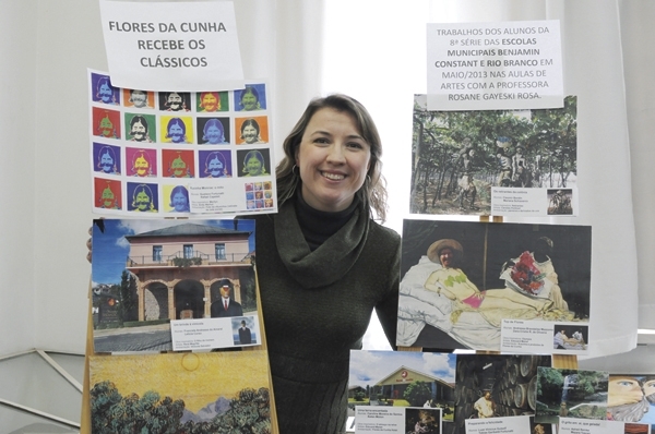 Professora Rosane reuniu trabalhos estudantis que agora concorrem em projeto nacional. - Fotos: Larissa Verdi