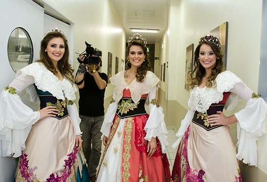 As soberanas: princesa Mayara, rainha Janaína e princesa Camila. - Tatiana Cavagnolli/Divulgação