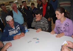 Em Nova Pádua, estudantes aproveitam jogos de briscolão, típicos dos italianos, para falar dialeto. - Na Hora / Antonio Coloda e Danúbia Otobelli