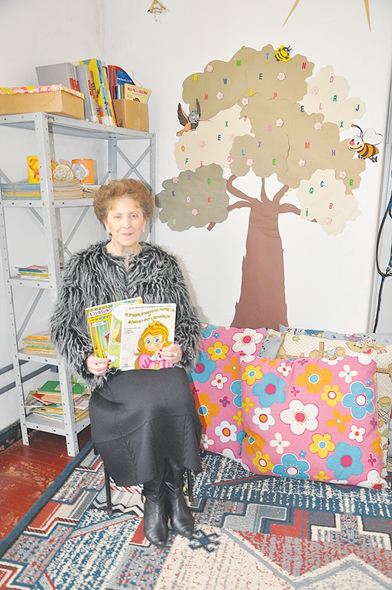 Lourdes Curra realiza doações de livros para entidades.  - Arquivo OF